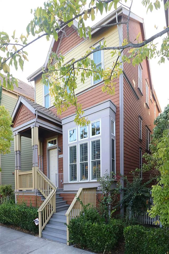 3252 S Front St photo 1
