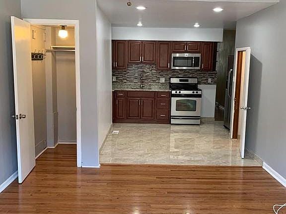 4th image of 2129 S 16th St Floor 1