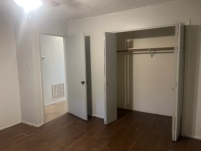 3700 Forestwood Dr — Photo 4