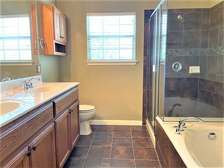 2409 Dovetail St — Photo 77