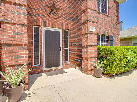 3rd image of 1705 Country Walk Ln