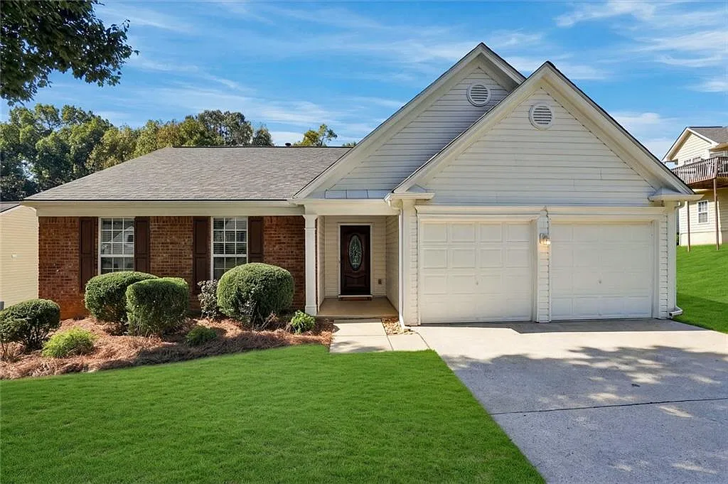 3 bed, 2.0 bath, 1375 sqft, $2,200 — Photo 1