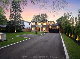 1065 Rebecca St, Oakville, ON L6L 1Y6
