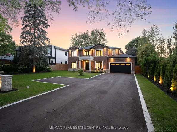 1065 Rebecca St, Oakville, ON L6L 1Y6