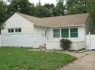 50 Poplar St, Central Islip, NY 11722