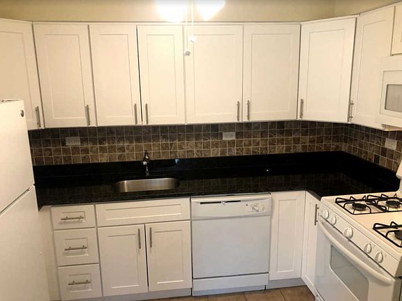 4th image of 105 E Grove St APT 12