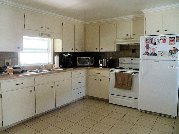 2nd image of 24 Sabal Palm Dr