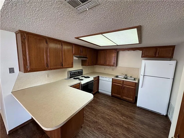 317 S 11th Pl — Photo 4