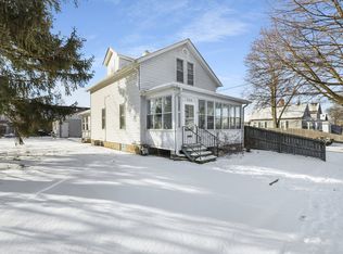 525 Mountain St, Aurora, IL 60505