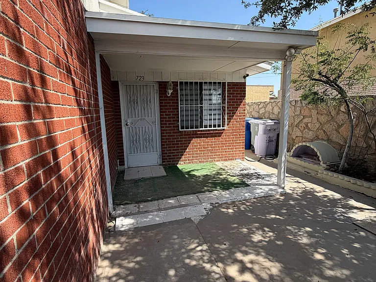 723 E Father Rahm Ave #2 — Photo 3