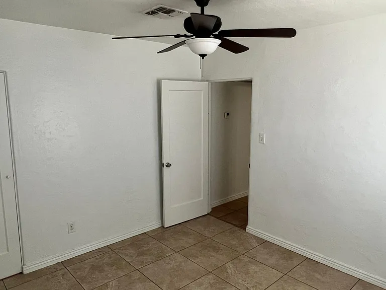 1811 N Whittier Dr — Photo 5