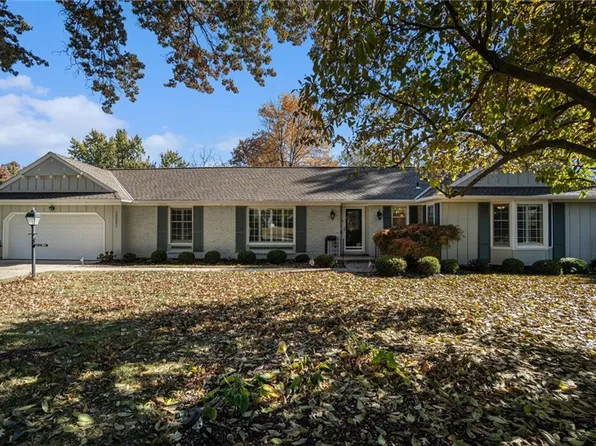 10221 El Monte Ln, Overland Park, KS 66207