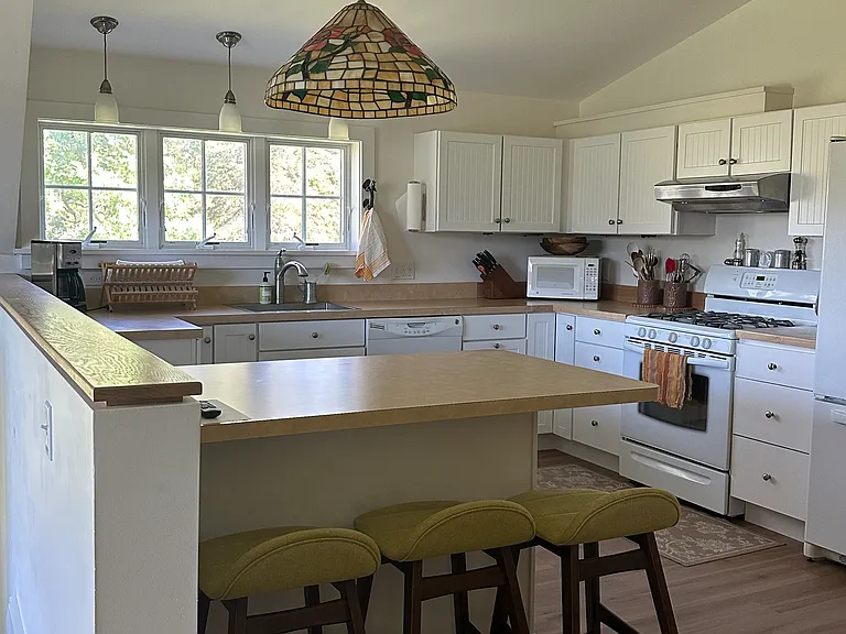 441 W Shore Rd — Photo 7