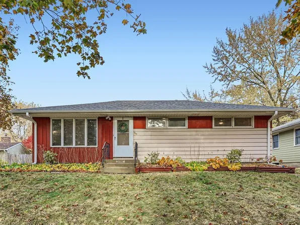 808 Bartelmy Ln N, Maplewood, MN 55119