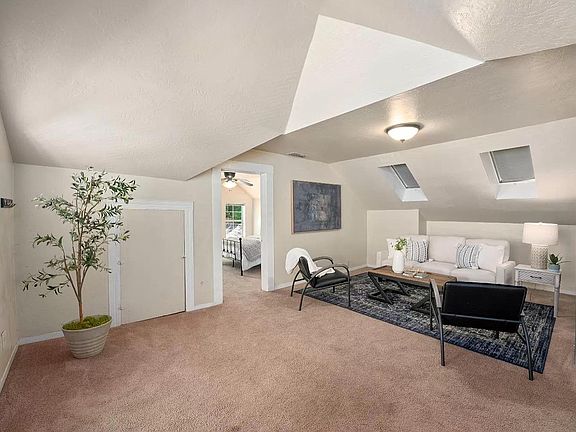 3rd image of 3047 Montgomery Way #1.5
