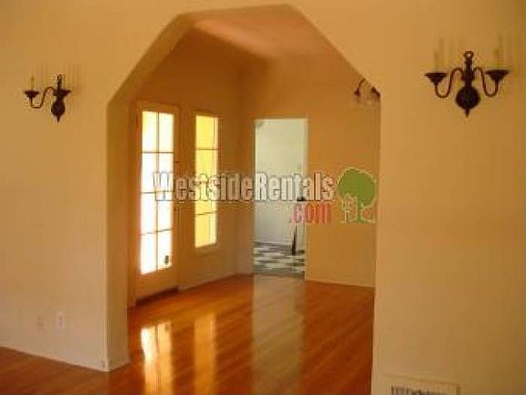Formal Dining Rm/Balcony