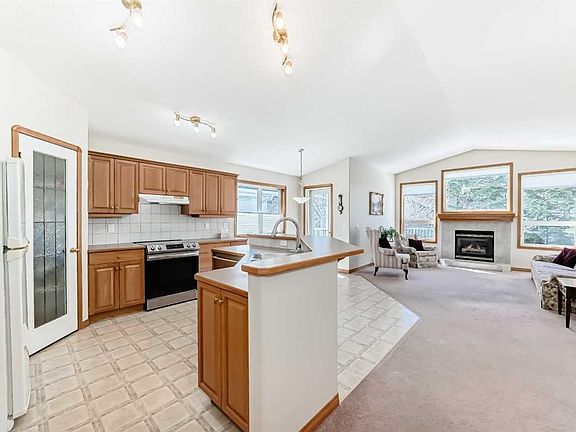 5th image of 220 Rocky Ridge Vlg NW