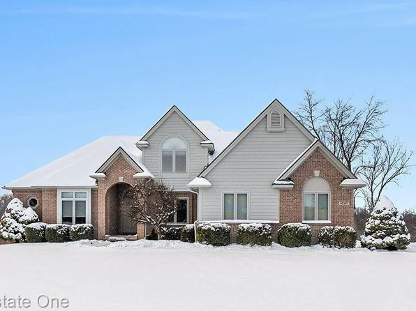 10367 Northridge Ct, White Lake, MI 48386