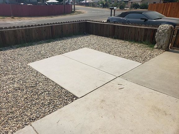 3rd image of 2549 Parkdale Dr