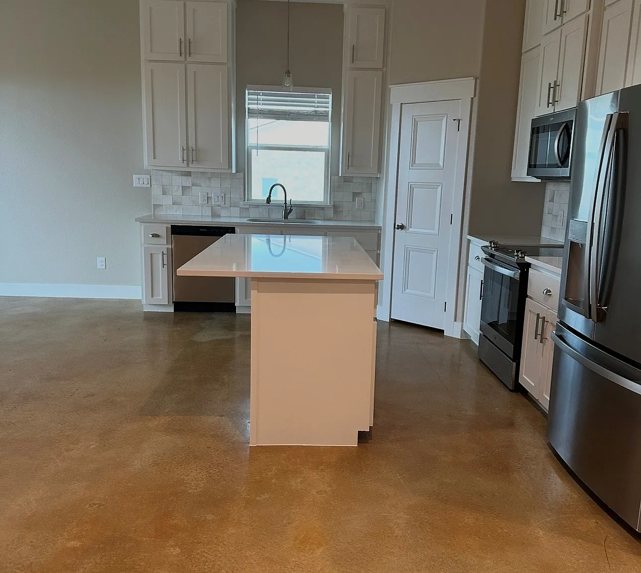 3 bed, 1600 sqft, $1,850 — Photo 2