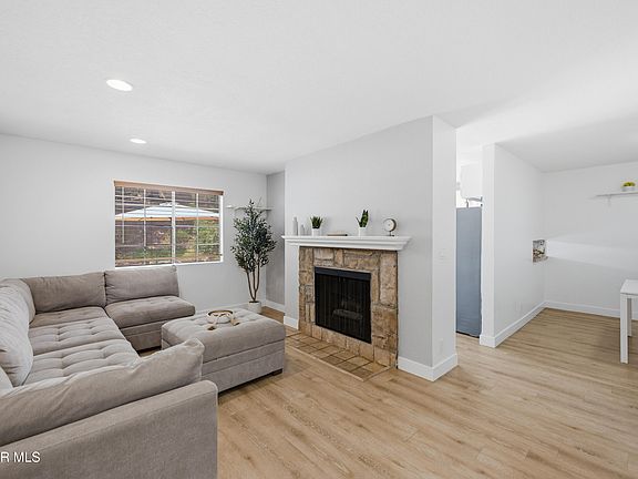 4th image of 29633 Strawberry Hill Dr