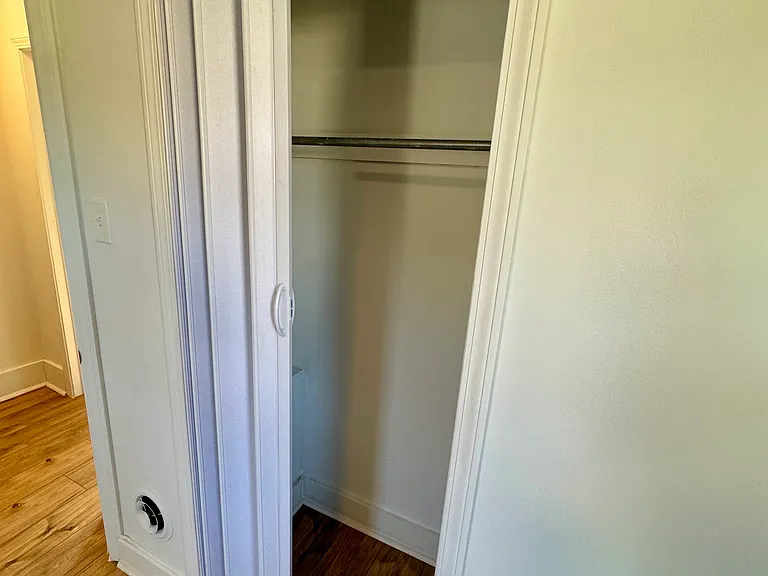 140 Grove Ave — Photo 7