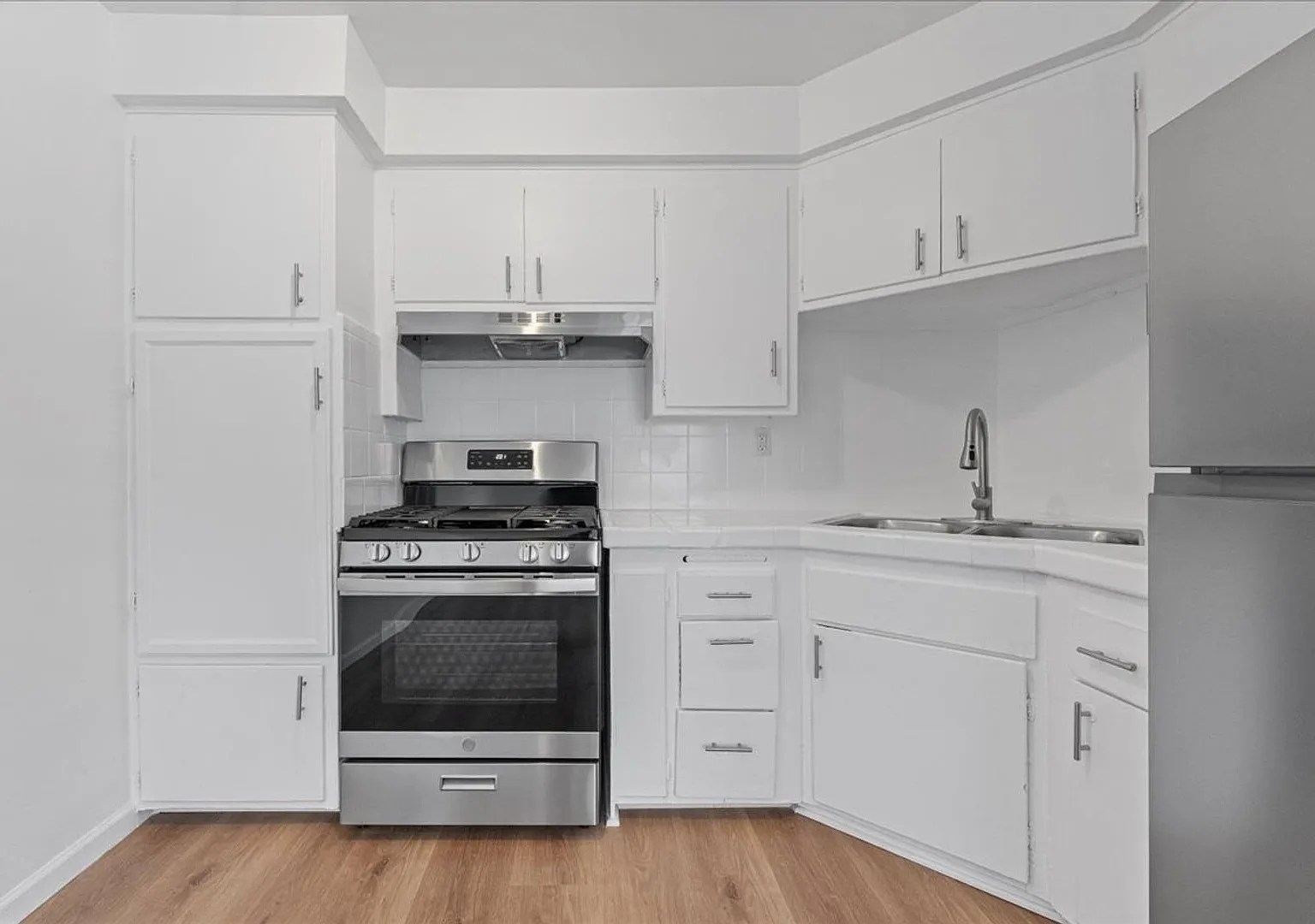 1 bed, 1.0 bath, 700 sqft, $1,645 — Photo 2