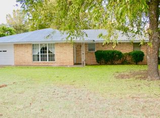 211 Circle Dr, Winters, TX 79567