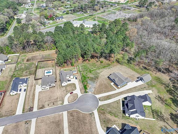 5th image of 183 Spring Creek Dr