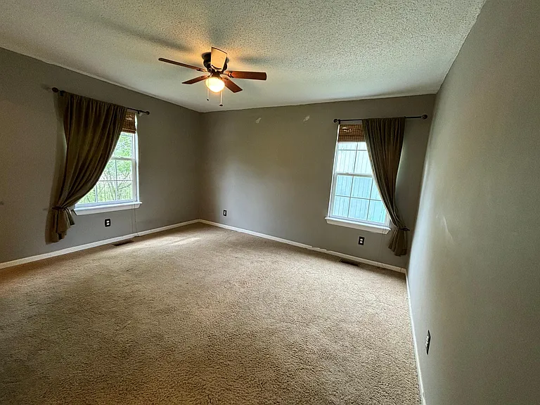 2128 Catie Ln — Photo 10