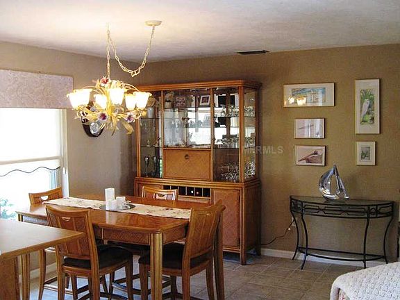 5th image of 1811 Oakwood Ct