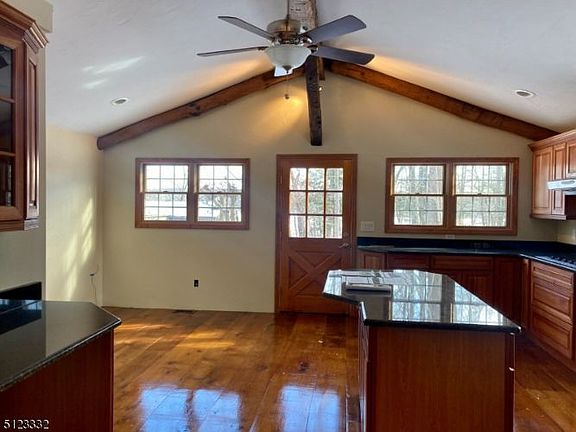 4th image of 24 W Lakeside Ln