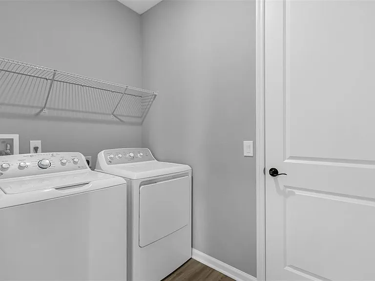 819 Ballantyne Dr — Photo 9