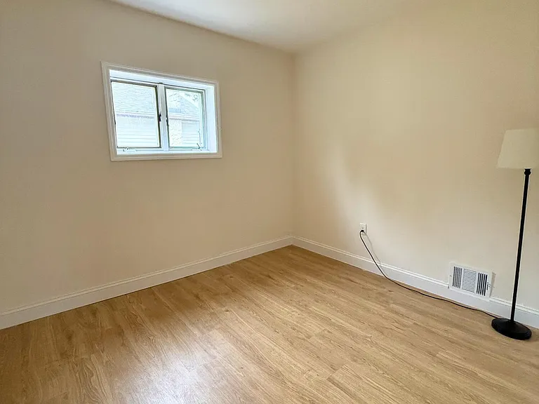 484 Bara St — Photo 13