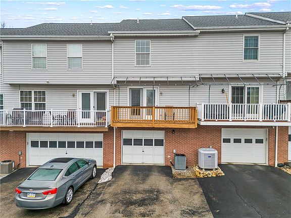 3rd image of 1424 Meadowbrook Dr