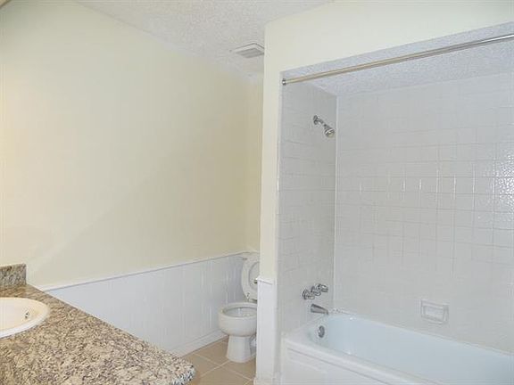 3rd image of 3100 Townbluff Dr