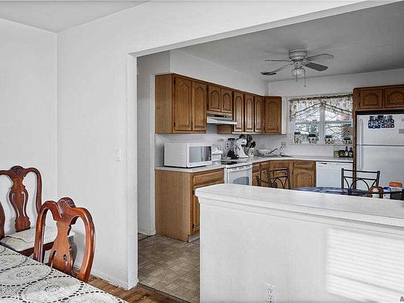 5th image of 561 Bayview Ave