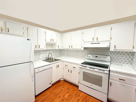 2nd image of 20500 W Country Club Dr APT 406