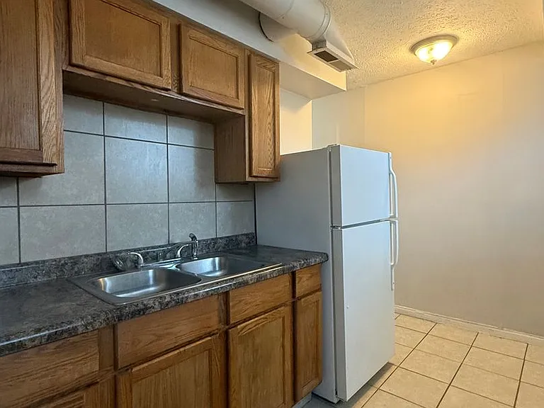1911 Park Ave — Photo 5