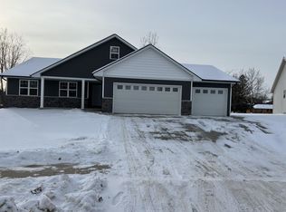 1221 Velsen Rd, Green Bay, WI 54313