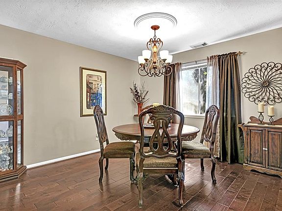 4th image of 18135 Gravenhurst Ln