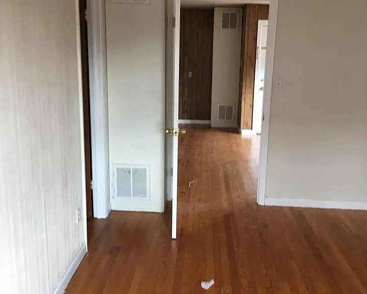 819 N Queen St — Photo 8