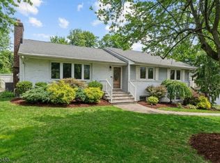 360 Upland Rd, Mountainside, NJ 07092