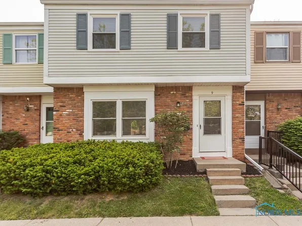 9 Meadowbrook Dr, Perrysburg, OH 43551