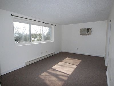 5th image of 445 Arlington Ave E #1