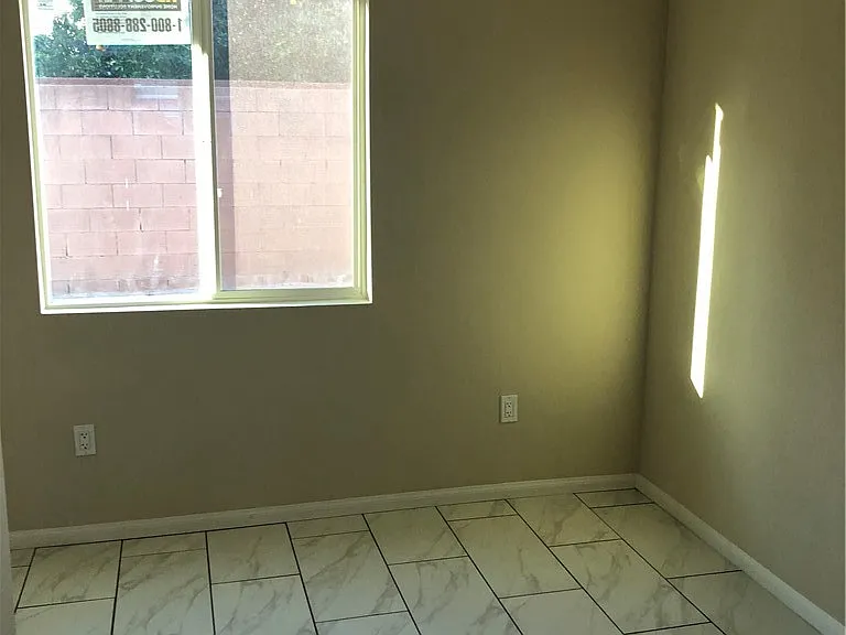 3616 W Victory Blvd — Photo 9