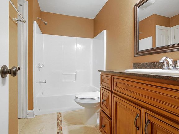 KID/HALL BATH