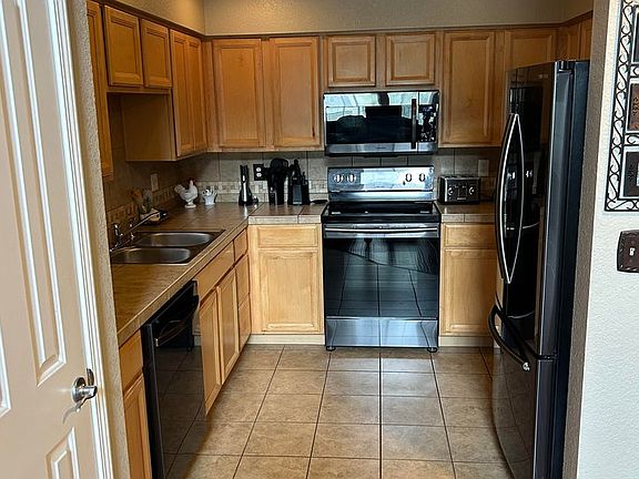 5th image of 805 Summer Hawk Dr #AA-158