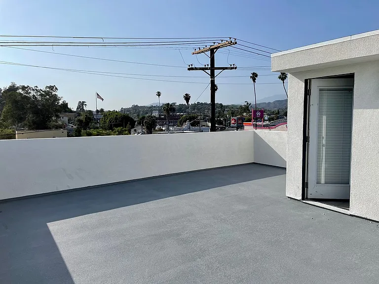 116 S Avenue 63 — Photo 15