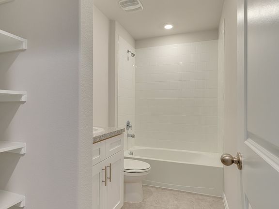 3rd image of 212 Asheville St